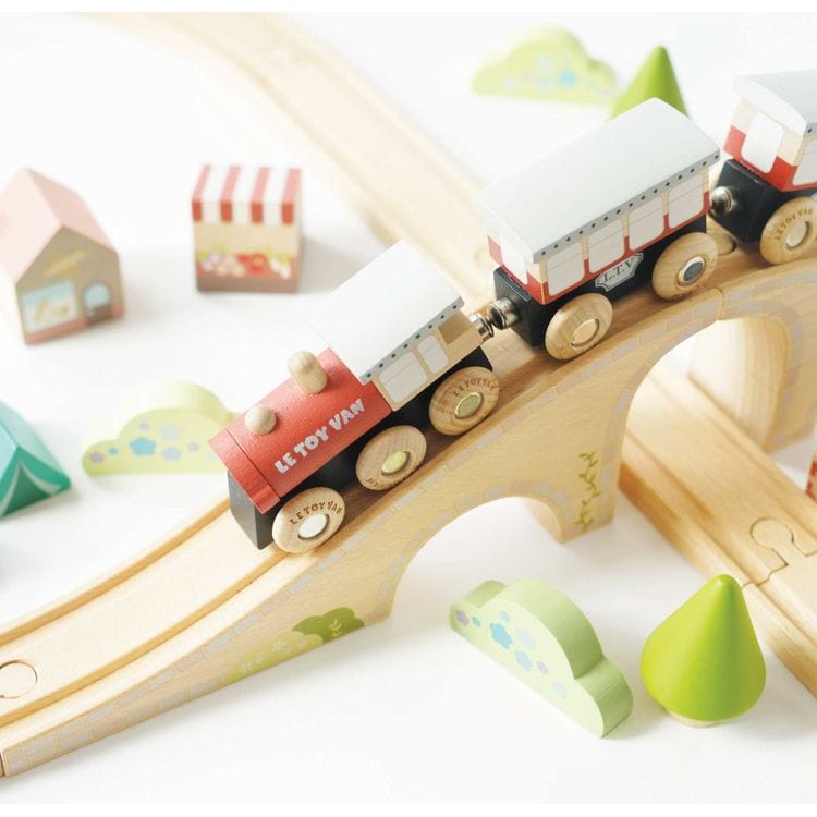 Figure 8 Wooden Train Set - 40 Pieces