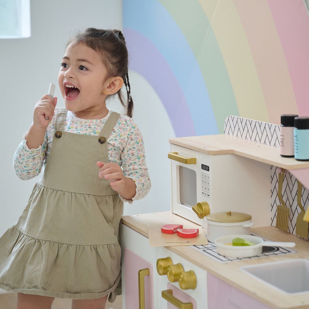 Little Chef Hampton Wooden Play Kitchen with Ice Dispenser & Sink - Pink