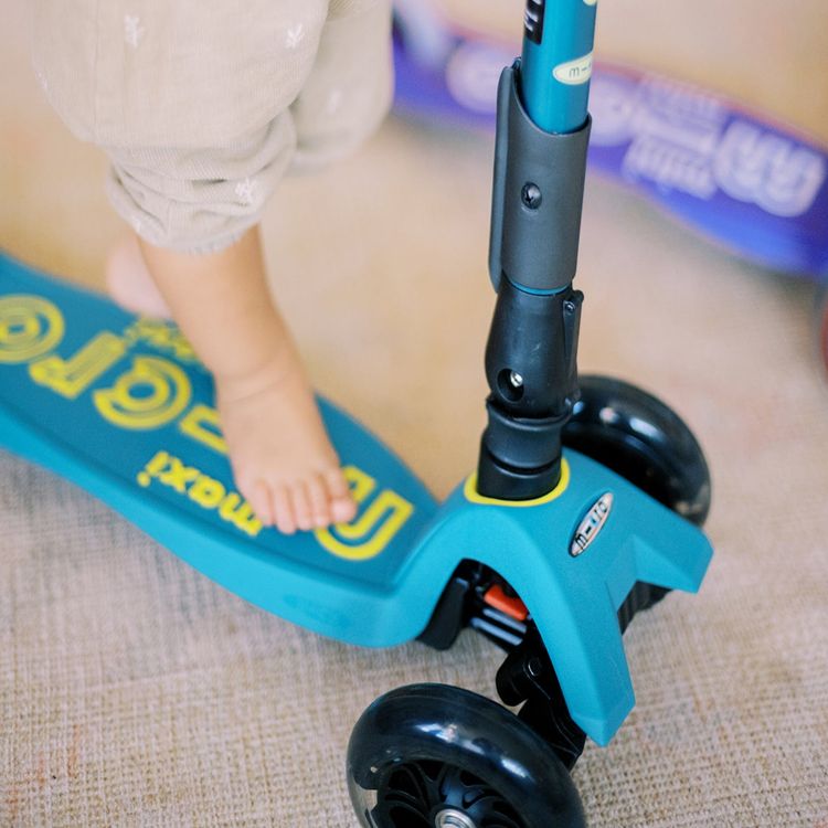 Micro Maxi Foldable LED Scooter -  Petrol Green