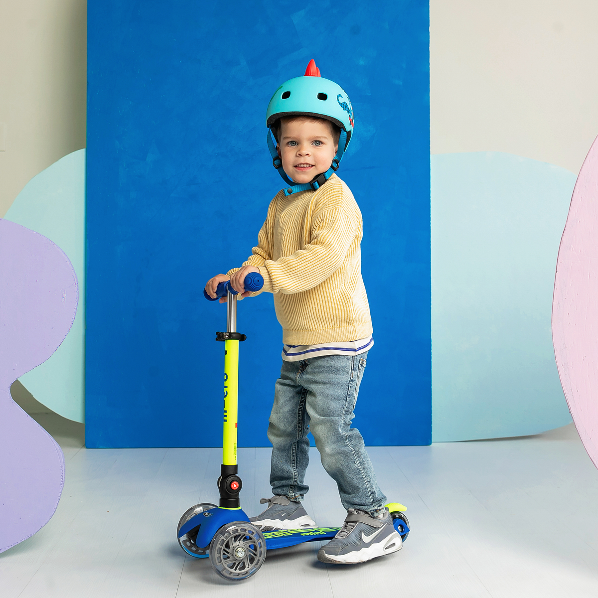 Mini Deluxe Foldable LED Scooter - Neon Canary Yellow/Blue