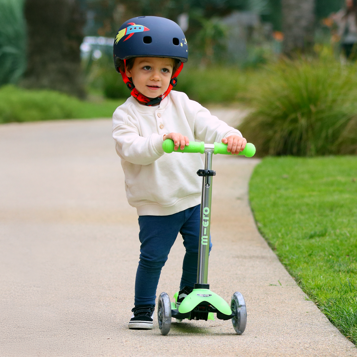 Mini Deluxe Glow LED Plus Scooter - Icy Lime